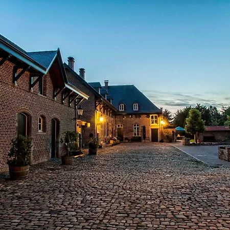 Kasteelhoeve Borgharen - *